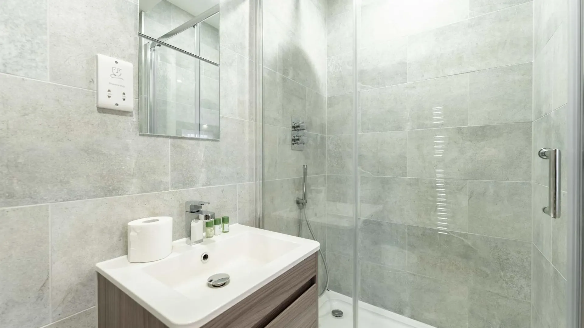 Apartment Luxury 3-Bed, 3-Bath Penthouse - Leeds City Centre - Underground Parking
