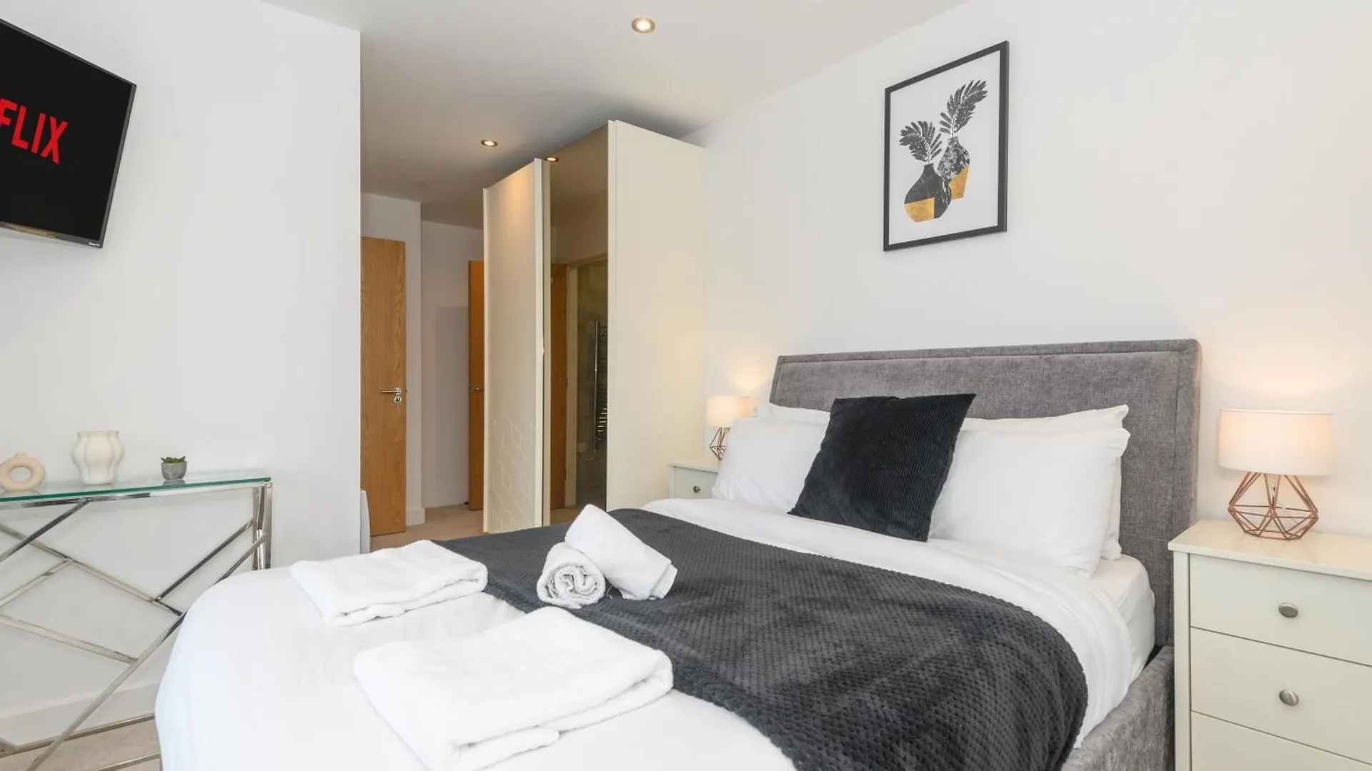 Luxury 3-Bed, 3-Bath Penthouse - Leeds City Centre - Underground Parking 0*, Leeds (West Yorkshire)