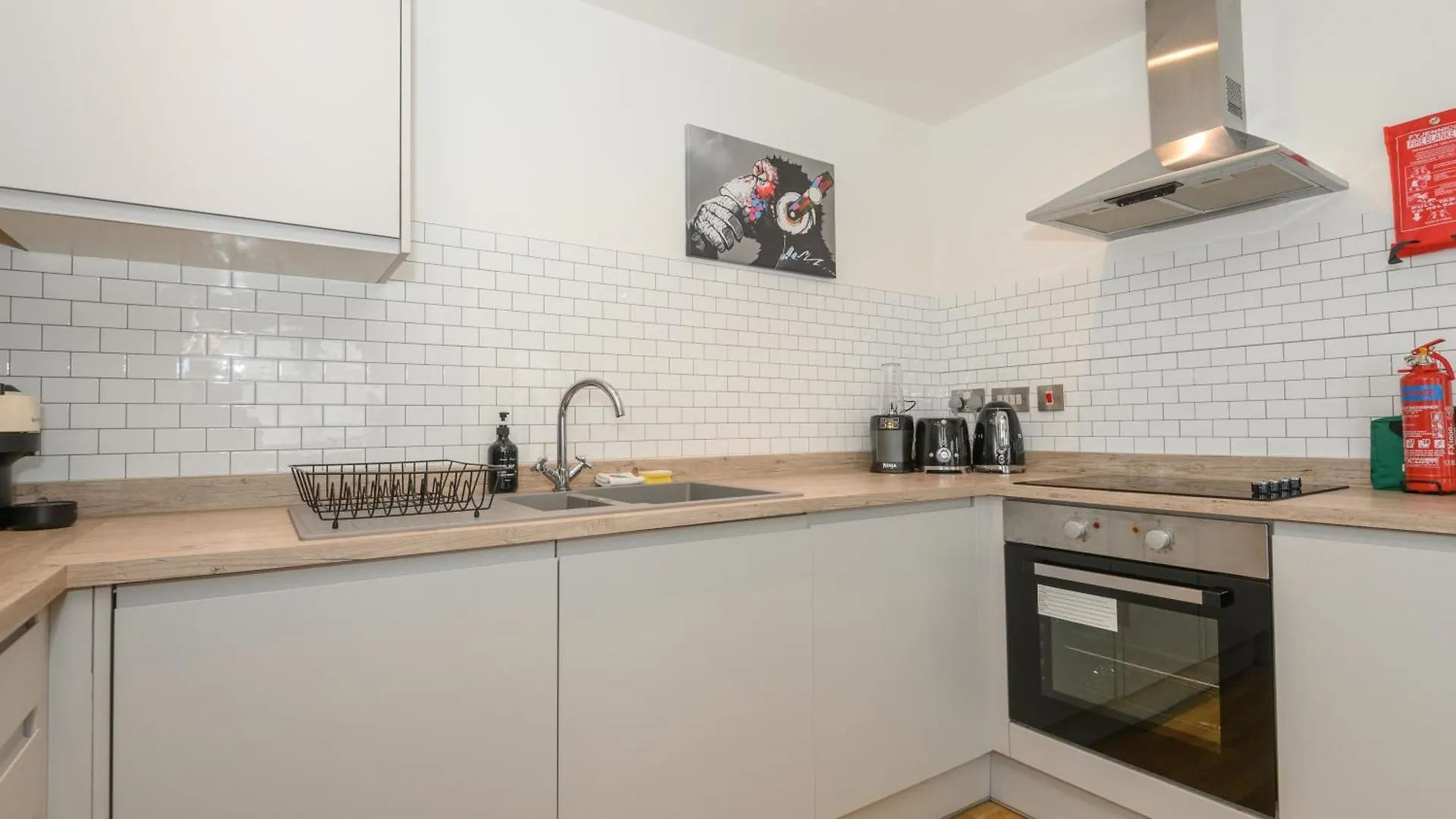 Luxury 3-Bed, 3-Bath Penthouse - Leeds City Centre - Underground Parking