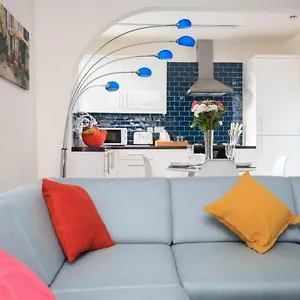 Apartment Live In Grange, Leeds (West Yorkshire)