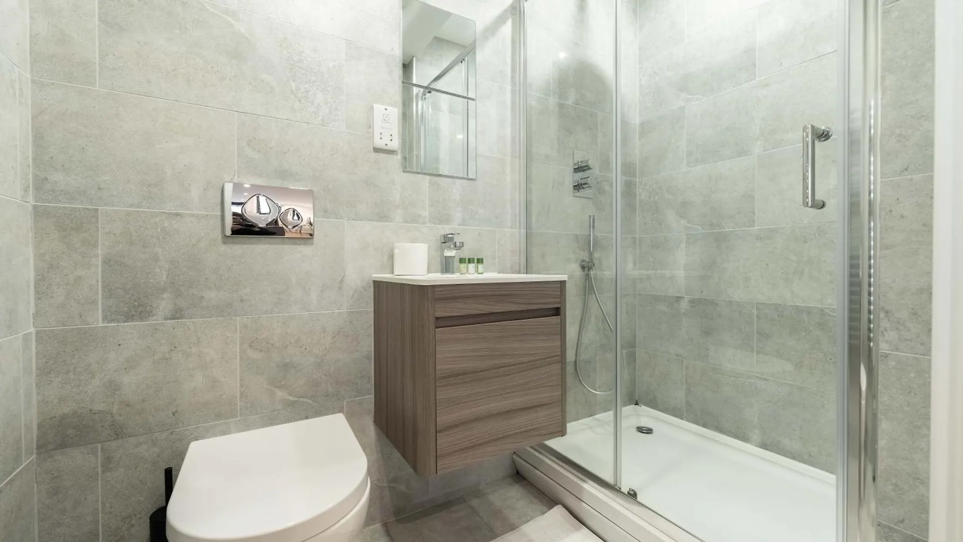 شقة Luxury 3-Bed, 3-Bath Penthouse - Leeds City Centre - Underground Parking