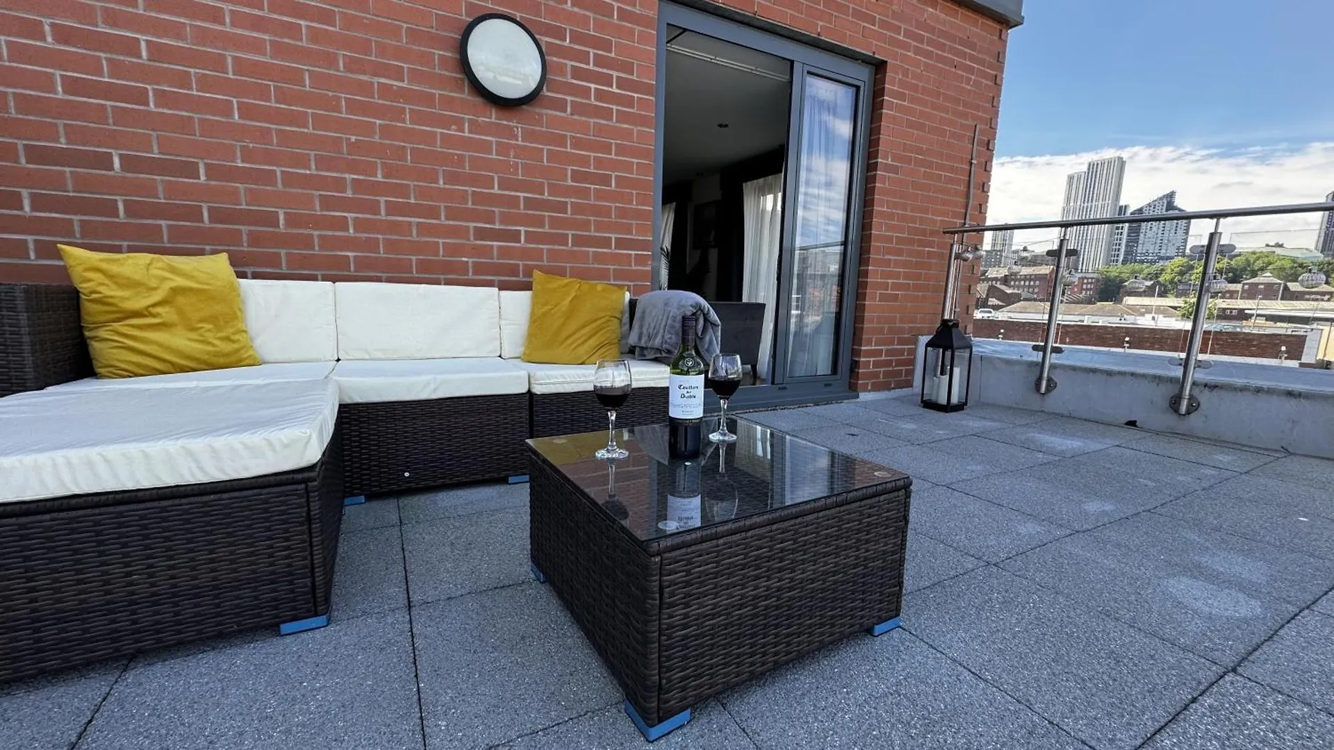 شقة Luxury 3-Bed, 3-Bath Penthouse - Leeds City Centre - Underground Parking