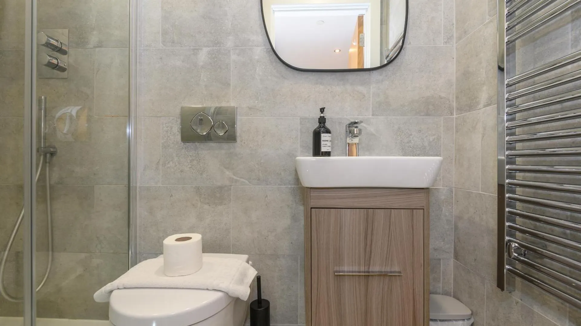 Luxury 3-Bed, 3-Bath Penthouse - Leeds City Centre - Underground Parking 0*, ليدز المملكة المتحدة