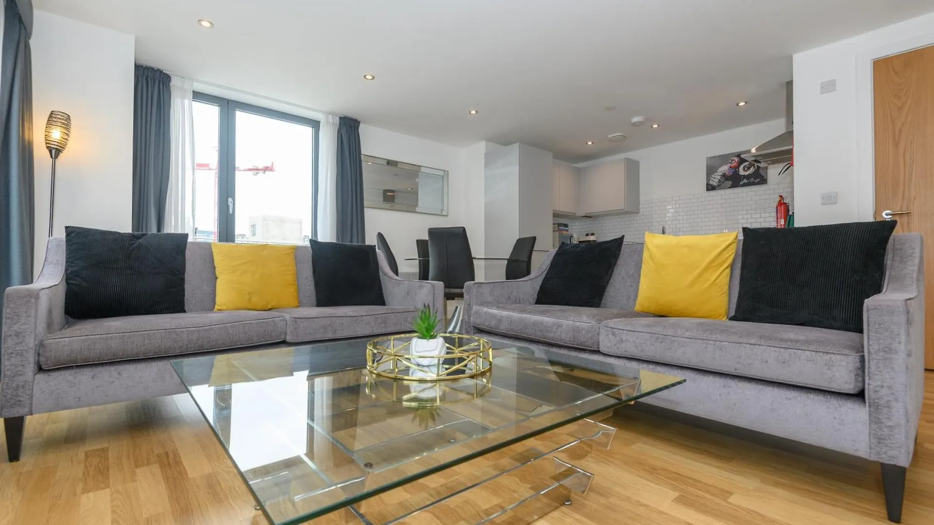 شقة Luxury 3-Bed, 3-Bath Penthouse - Leeds City Centre - Underground Parking
