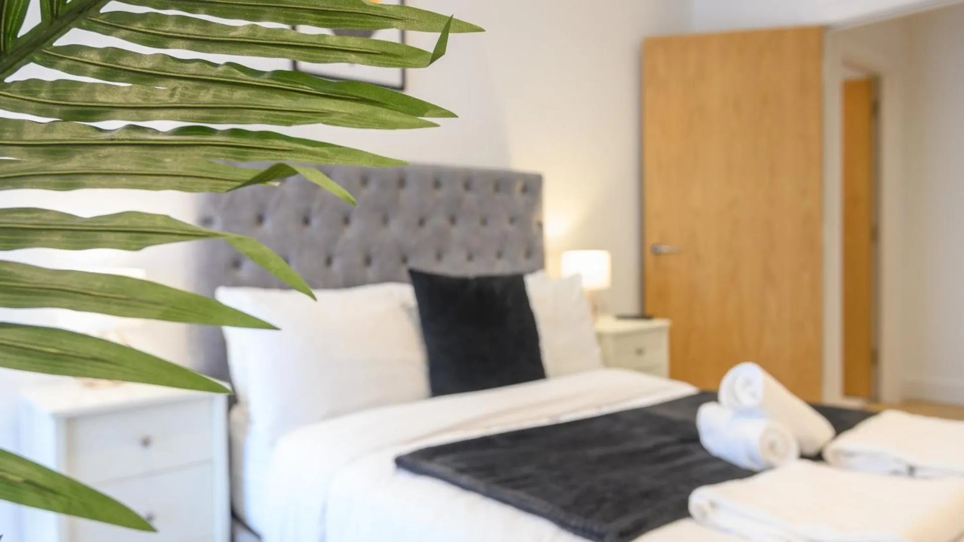 Luxury 3-Bed, 3-Bath Penthouse - Leeds City Centre - Underground Parking ليدز