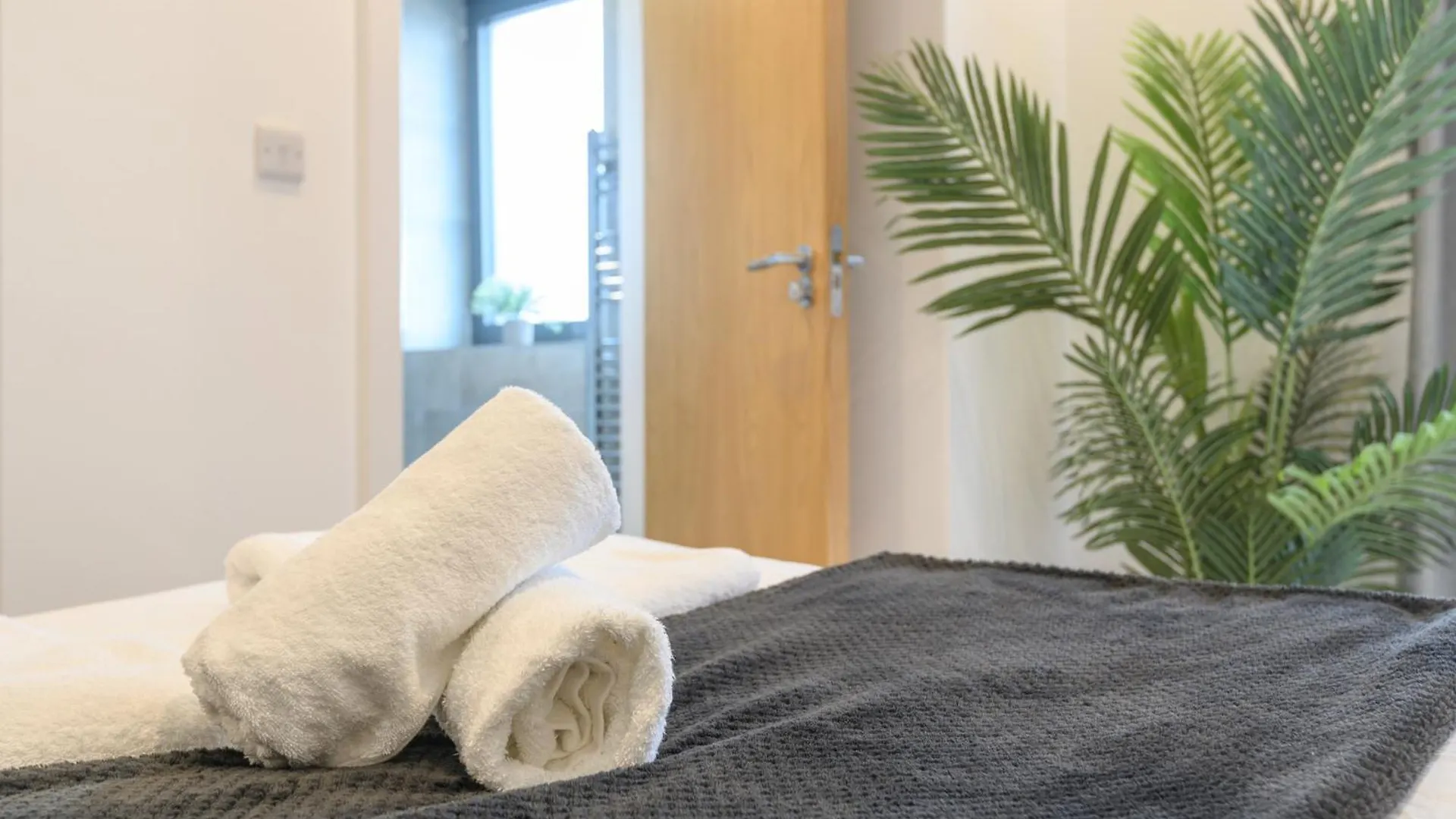 Luxury 3-Bed, 3-Bath Penthouse - Leeds City Centre - Underground Parking 0*, ليدز المملكة المتحدة